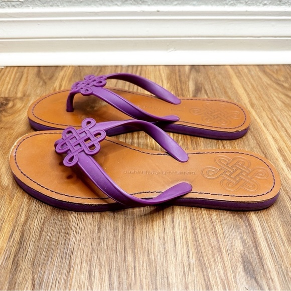 ✨Diane Von Furstenberg flip flops✨ - Picture 4 of 6